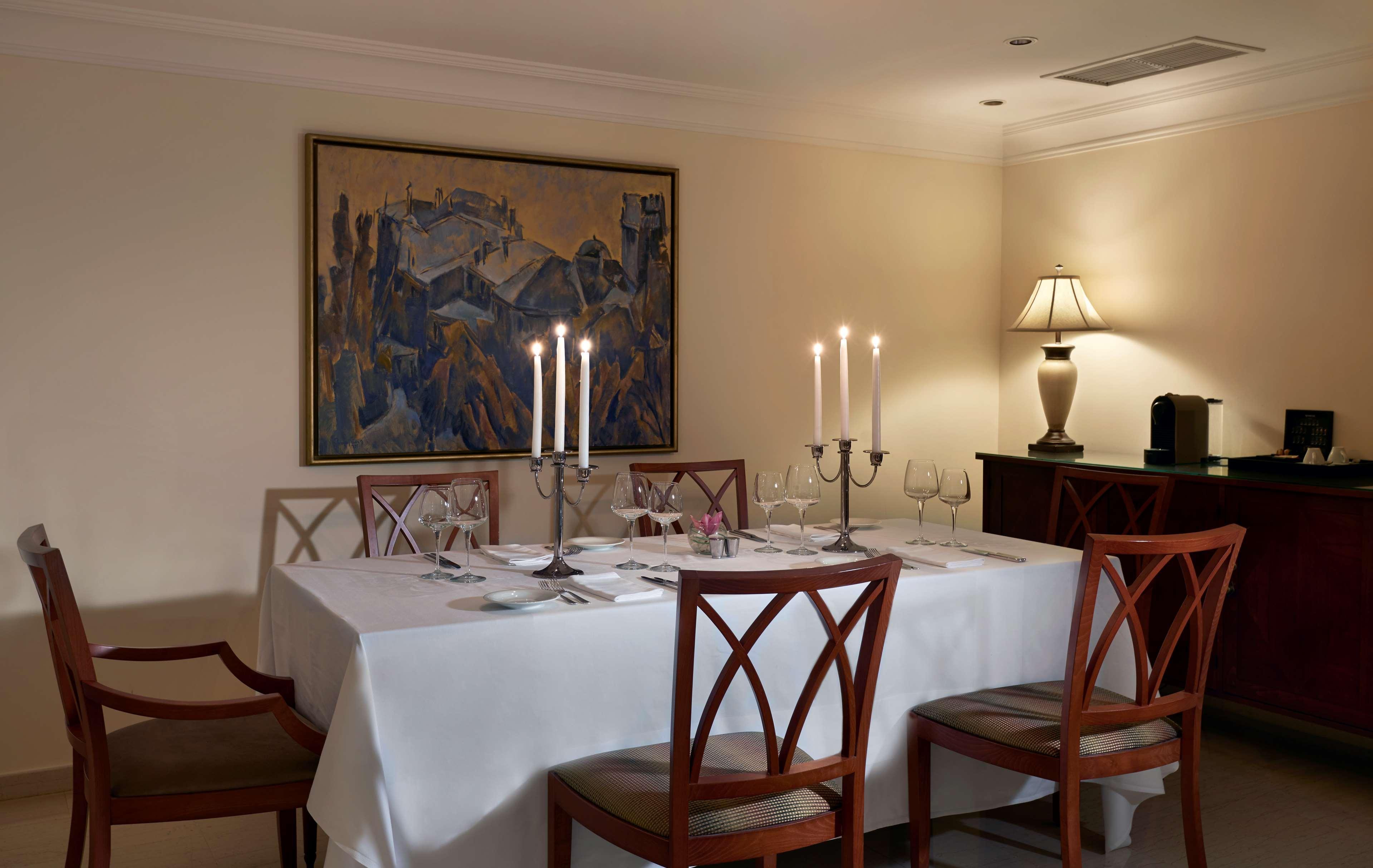 ホテル ハイアット リージェンシー テサロニキ テッサロニキ エクステリア 写真 A table set for a formal dinner
