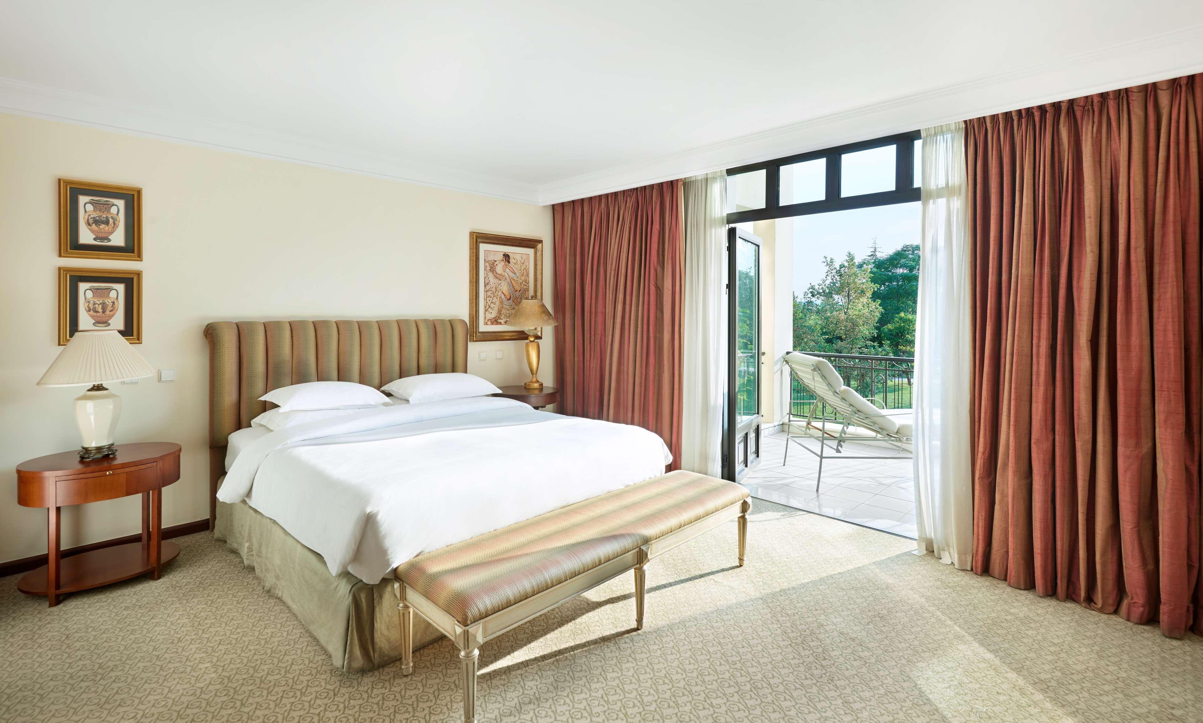 ホテル ハイアット リージェンシー テサロニキ テッサロニキ エクステリア 写真 A bedroom at the Four Seasons Hotel