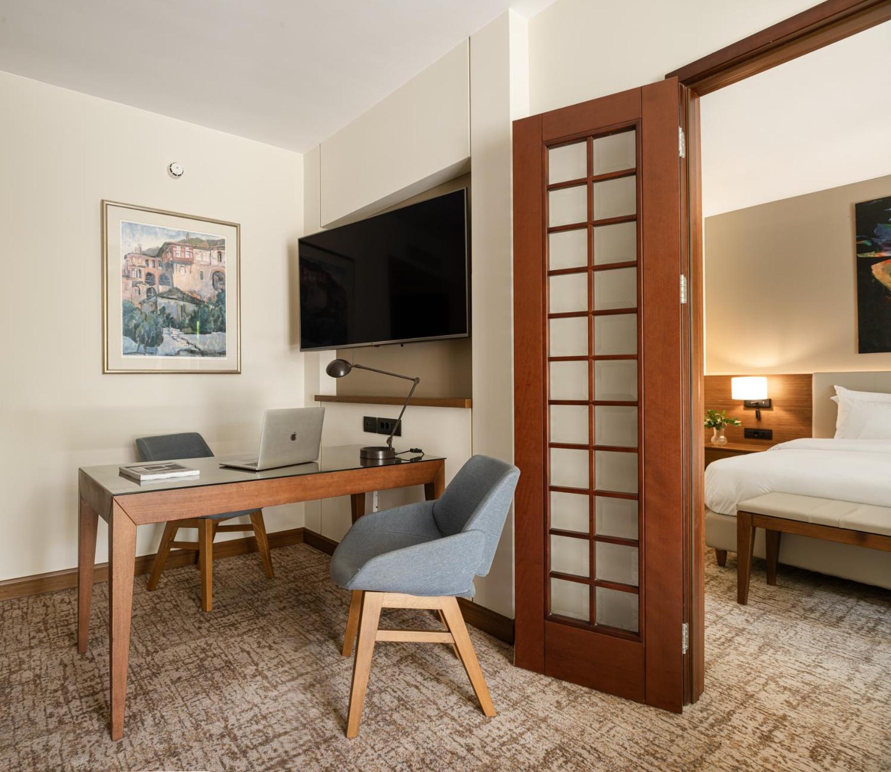 ホテル ハイアット リージェンシー テサロニキ テッサロニキ エクステリア 写真 A sliding door in a hotel room